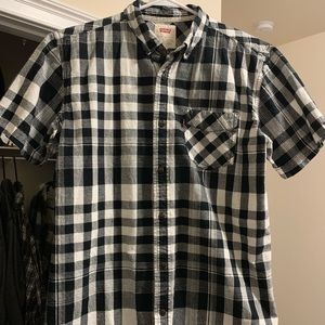 BLACK AND WHITE CHECKERED LEVI BUTTON DOWN SHIRT